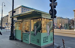 Сувенирный киоск в центре Вены переделали в пункт для сдачи ПЦР-тестов
